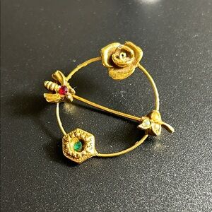 Gold Tone Vintage Floral & Bee Brooch